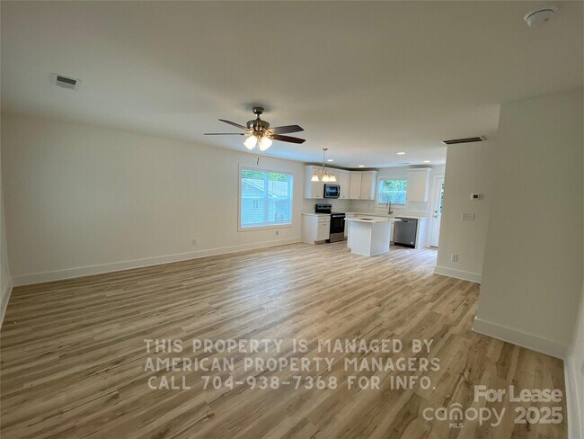 Foto del edificio - 213 Rosemont Ave