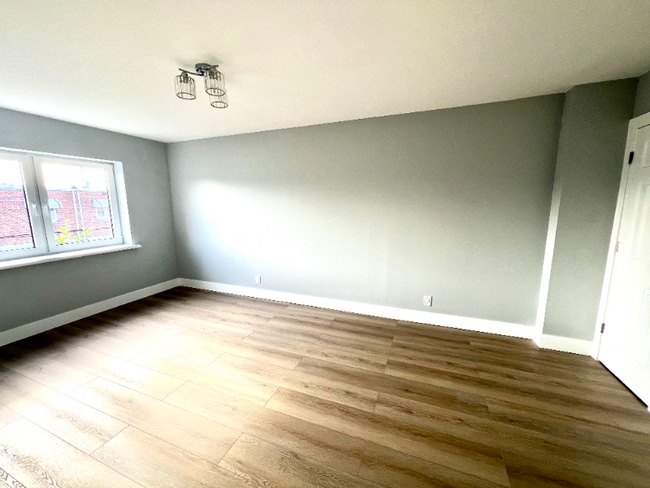 Foto del edificio - 61-60 69th Ln