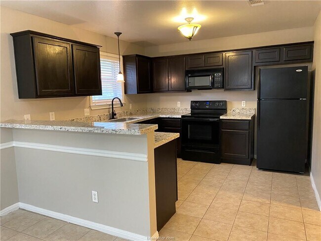 Building Photo - 1604 Rock Hollow Loop