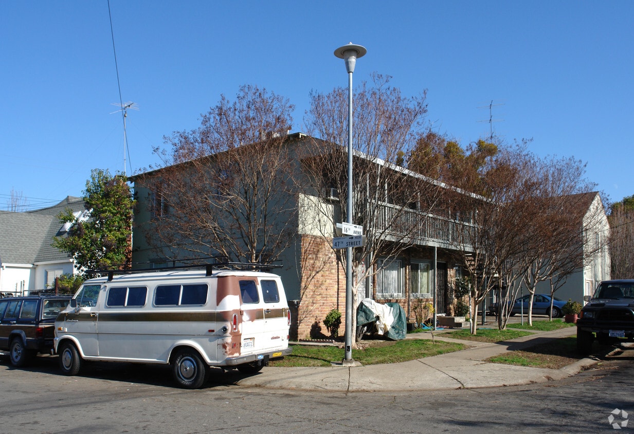 Building Photo - 4701-4705 16th St