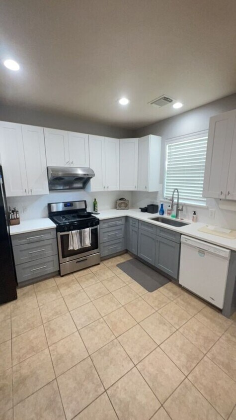 Primary Photo - 3 Bedroom Home in Pioneer Crossing