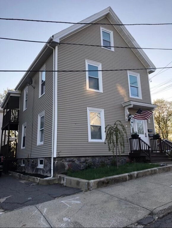 Foto principal - 81 Hawthorne St