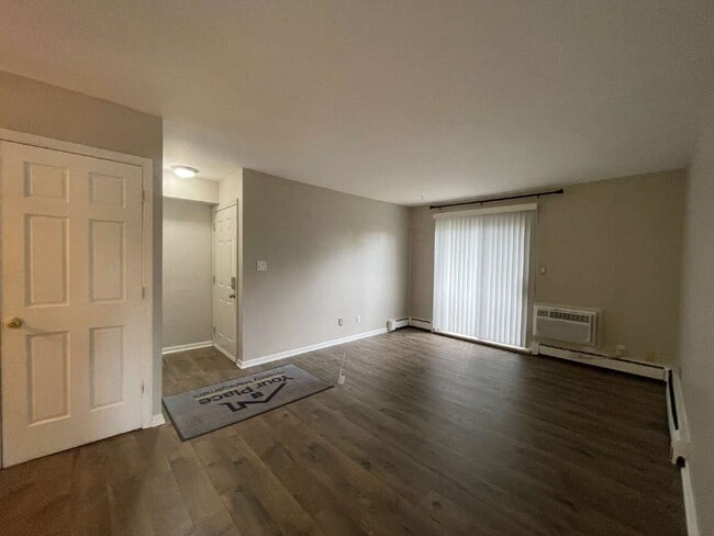 Building Photo - Private, End Unit - 2 Bed, 1 Bath Condo in...