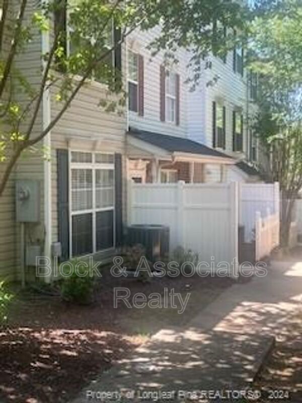 Foto del edificio - 2611 Ivory Run Way