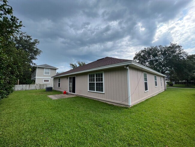 Foto del edificio - 4 Bed 3 Bath Home. Over 2,400 sqft Near Jacksonville Beach. Amenities, Bonus Room, Guarded Gate. ...