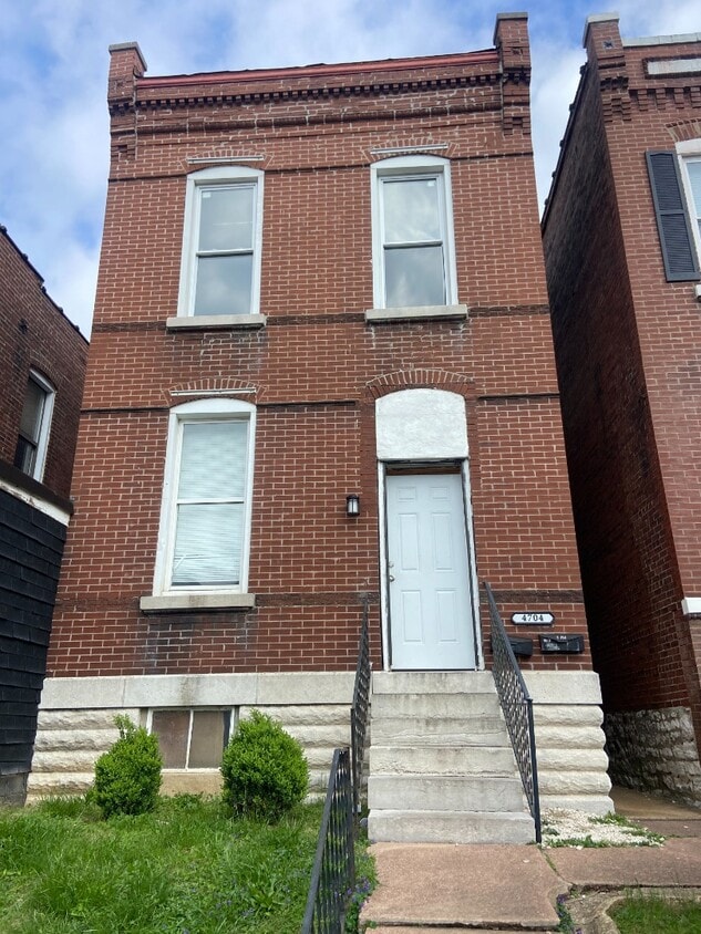 Primary Photo - 4704 Michigan Ave