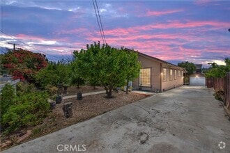 Building Photo - 2880 Woodbine St