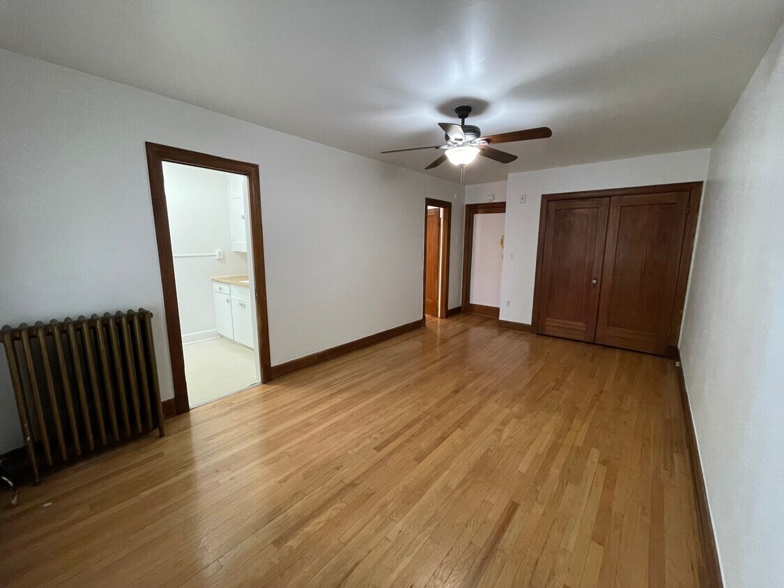 Primary Photo - 417 E Union St