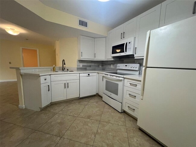 Foto del edificio - 8977 Wiles Rd