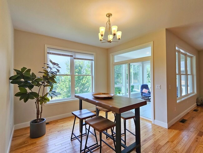 Building Photo - 50 Laurentide Ln