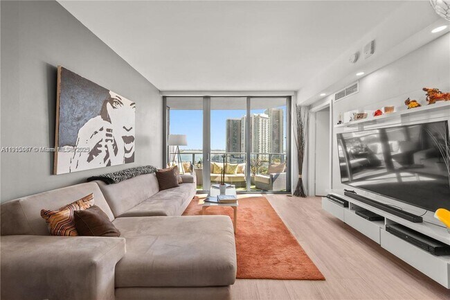 Foto del edificio - 121 NE 34th St