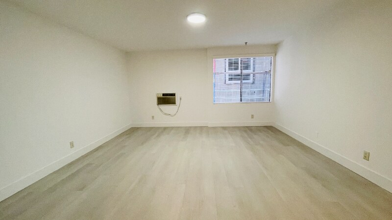 Foto principal - 7044 Hawthorn Ave