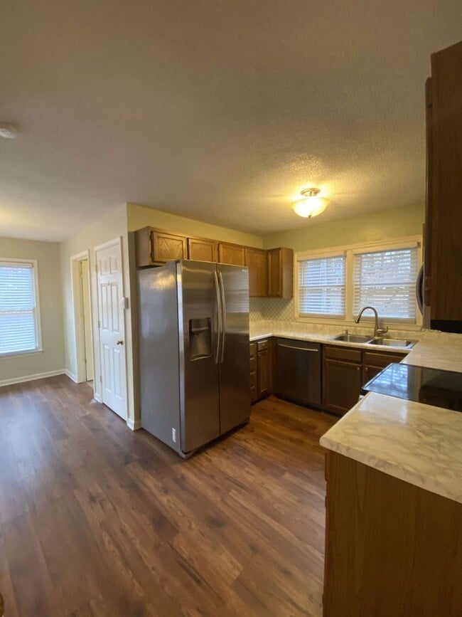 Photo - Charming 3 Bed Colonial in Woodcroft! House