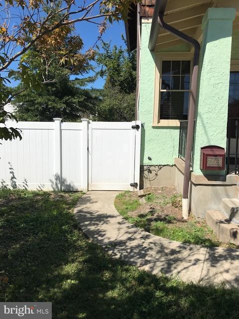 Foto del edificio - 7206 Carroll Ave