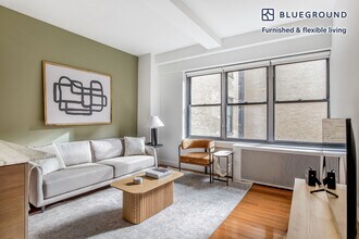 Building Photo - 400 E 57th St