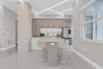 Building Photo - 18011 Biscayne Blvd