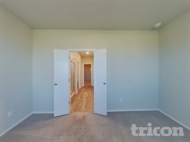 Building Photo - 5112 Saddle Clb Dr