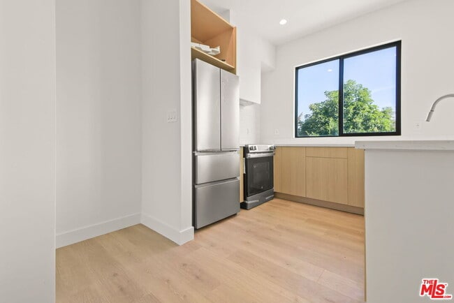 Foto del edificio - 2671 Benedict St