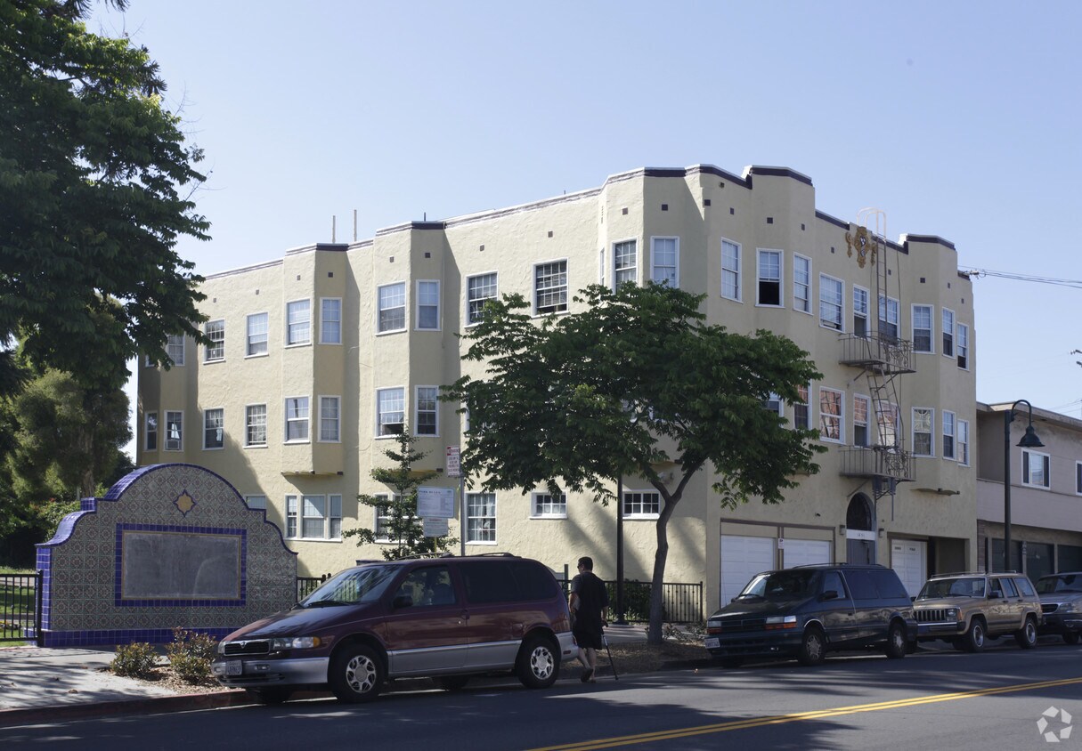 Primary Photo - 1651 Fruitvale Ave