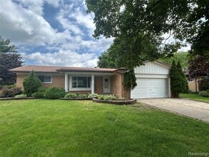 Building Photo - 129 Pleasant Lake Dr