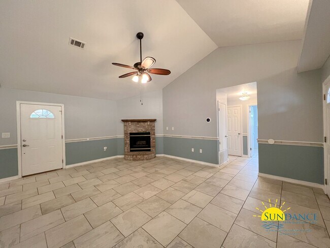 Building Photo - Charming 3BR/2BA Home in South Crestview – Near Bases & Beaches!