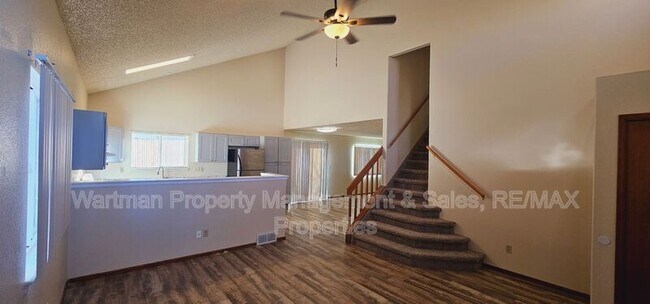 Foto del edificio - 6555 Holt Dr