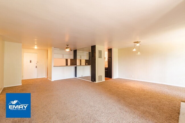 Foto del edificio - Beautiful 2 Bedroom, 2 Bathroom Condo In C...
