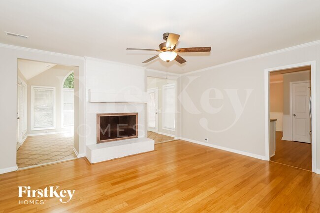 Foto del edificio - 7614 Robin Crest Rd