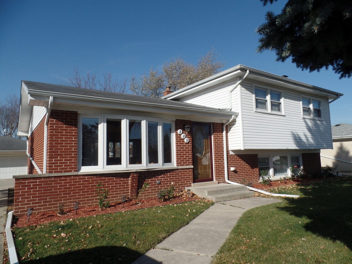 Primary Photo - 222 Gareth Ln