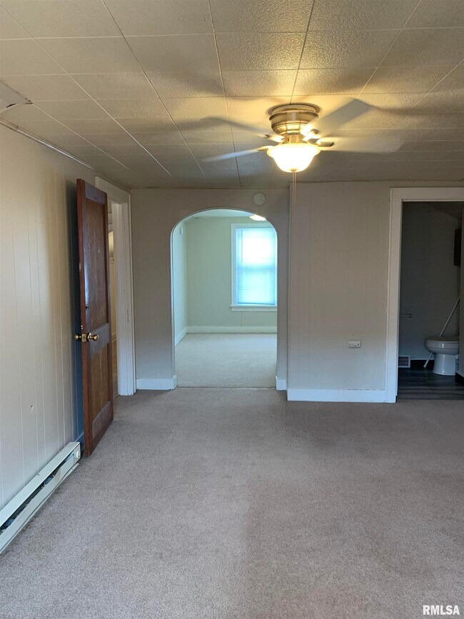 Building Photo - 513 W Loucks Ave