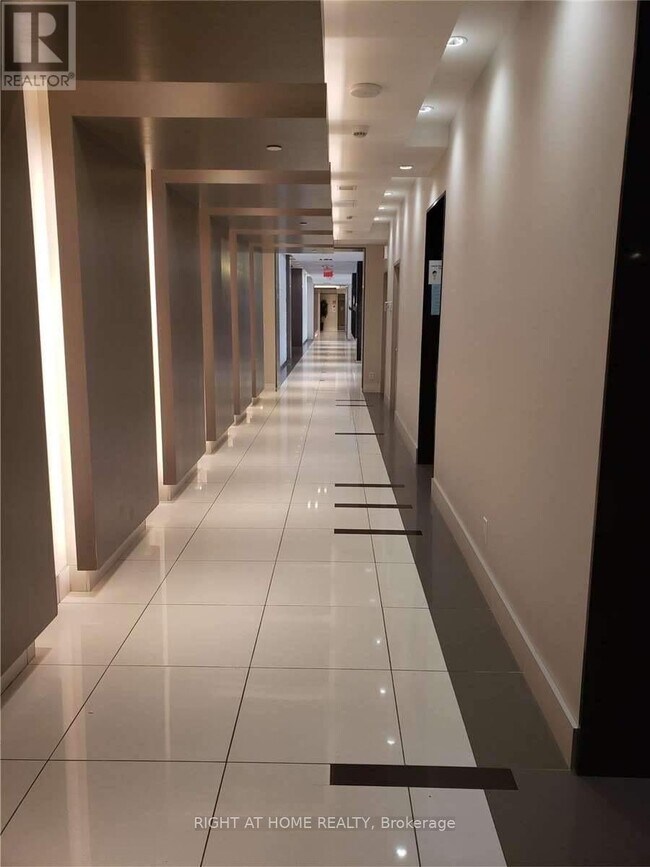 Photo du bâtiment - 7165 Yonge St