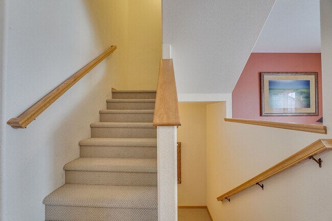 Foto del edificio - Spacious 3 bed, 2.5 bath Townhome in Ridgewood Hills!