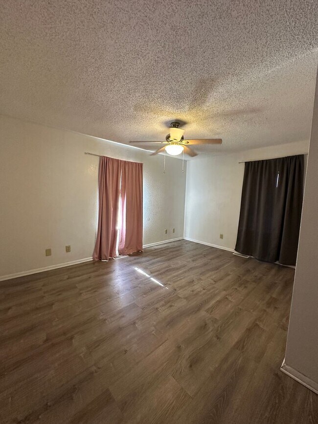Foto del edificio - $1500 Move-In-Special