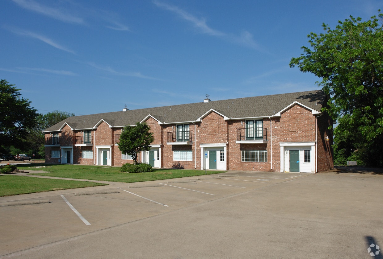Primary Photo - 255 N Dallas Ave
