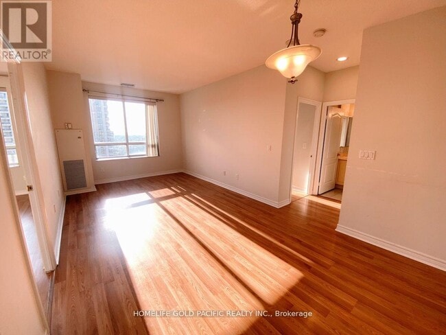 Building Photo - 18 Sommerset Way