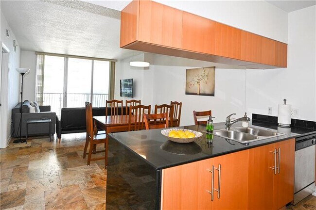 Foto del edificio - 1750 N Bayshore Dr