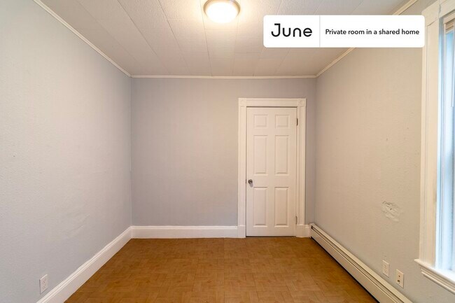 Foto del edificio - Room in Shared 3 bed/1 bath home