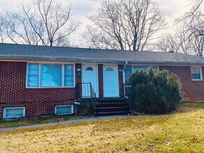 Building Photo - 428 Roanoke St E