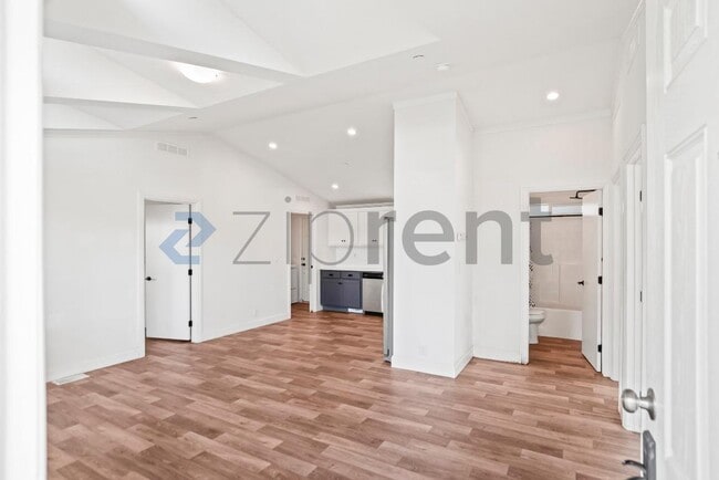 Building Photo - Unit A
