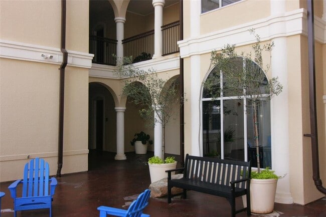 Building Photo - 7134 Mapleridge St