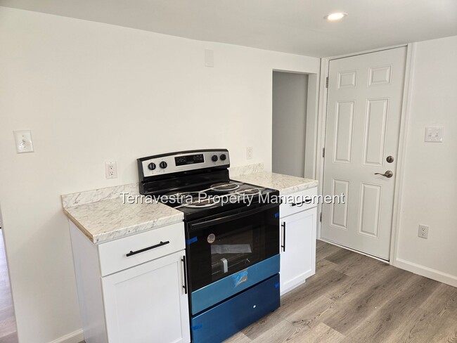 Building Photo - Renovated 4 Bed Single Family Home