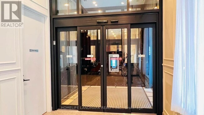 Photo du bâtiment - 180 Front St E