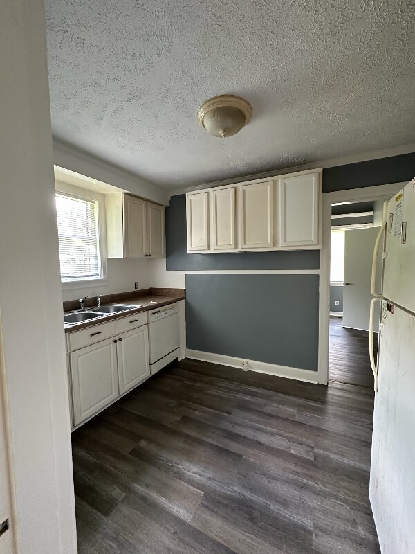 Foto del edificio - 4906 Ruskin Ave