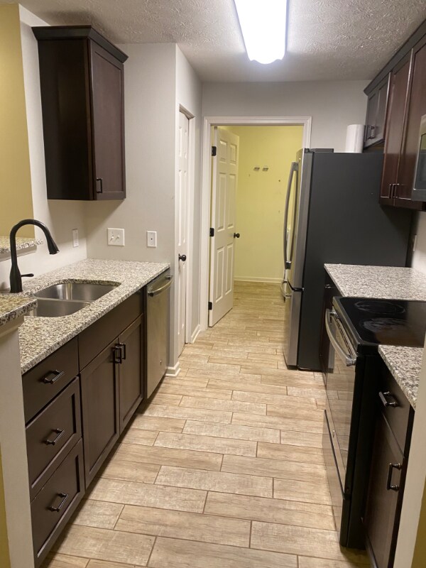 Foto del edificio - 29882 Center Ridge Rd