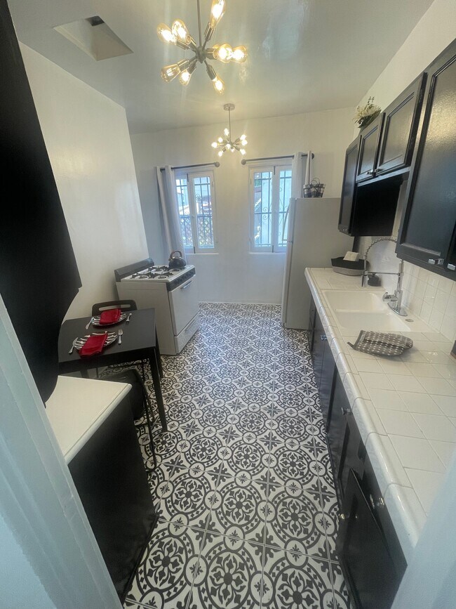 Foto del edificio - 7948 Blackburn Ave