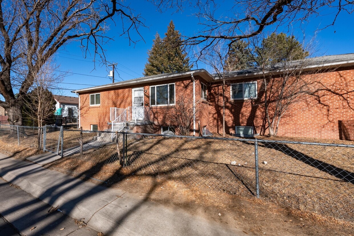 Photo - 8989 E 12th Ave (Aurora, CO)