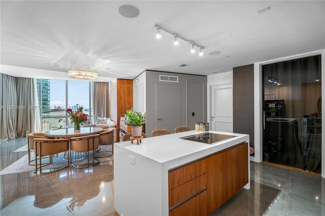 Building Photo - 851 NE 1st Ave