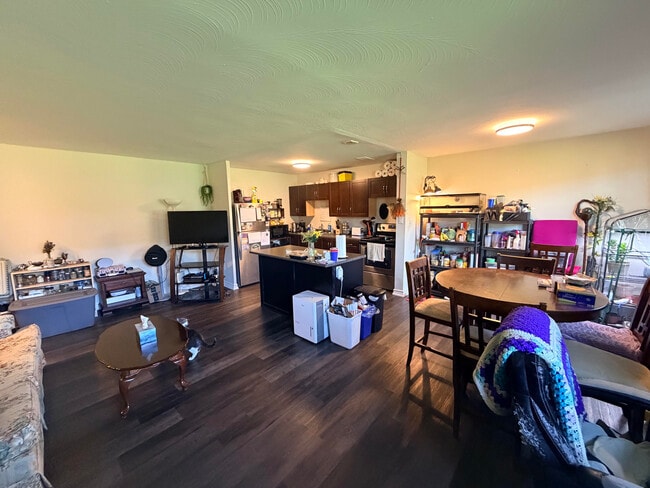 Building Photo - 20 Bradmon Dr