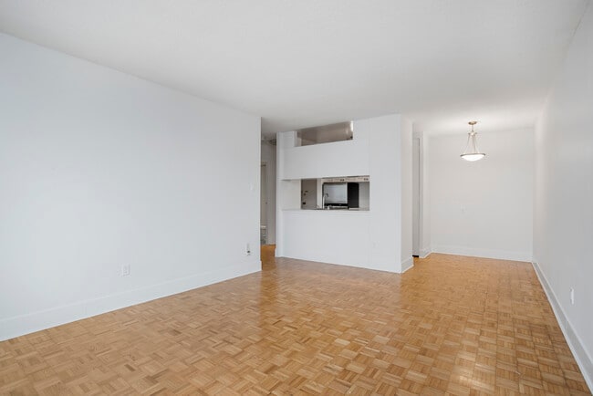 Building Photo - Regency Park