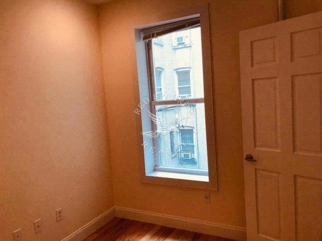 Foto del edificio - 404-406 W 44th St